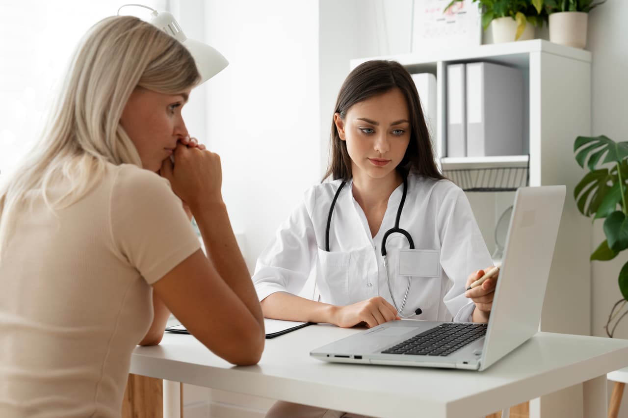 Consulta médica en una clínica